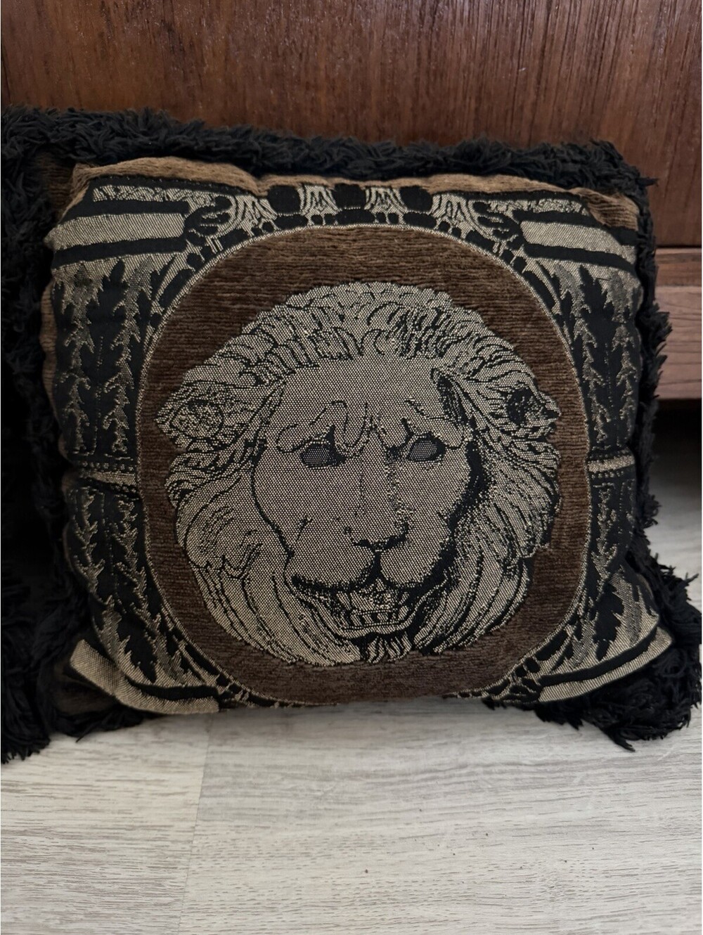 Vintage Baroque Style Lion Medallion Tapestry Throw Small Pillows Newport (2)
